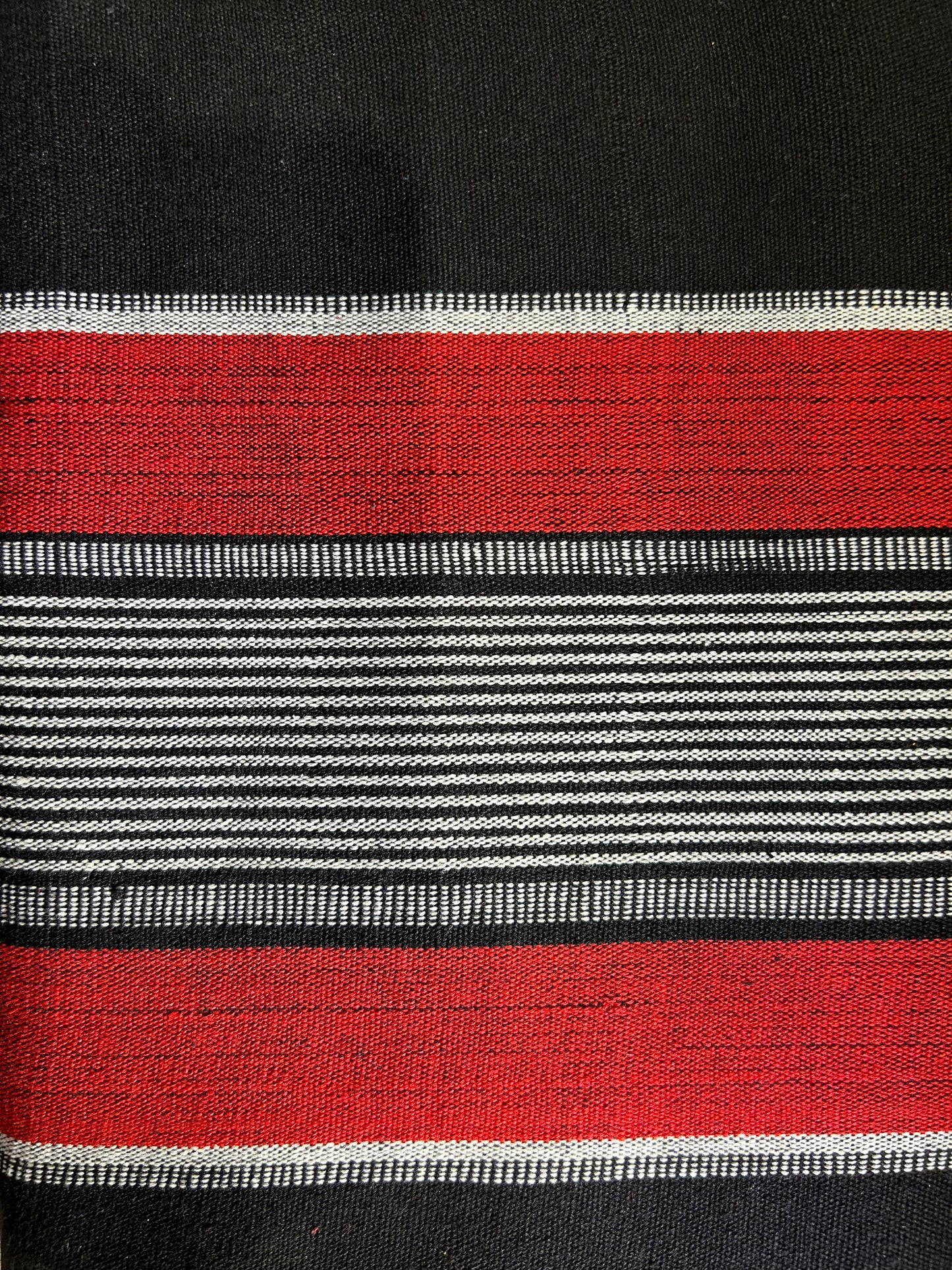 Pagne rouge, noir et blanc